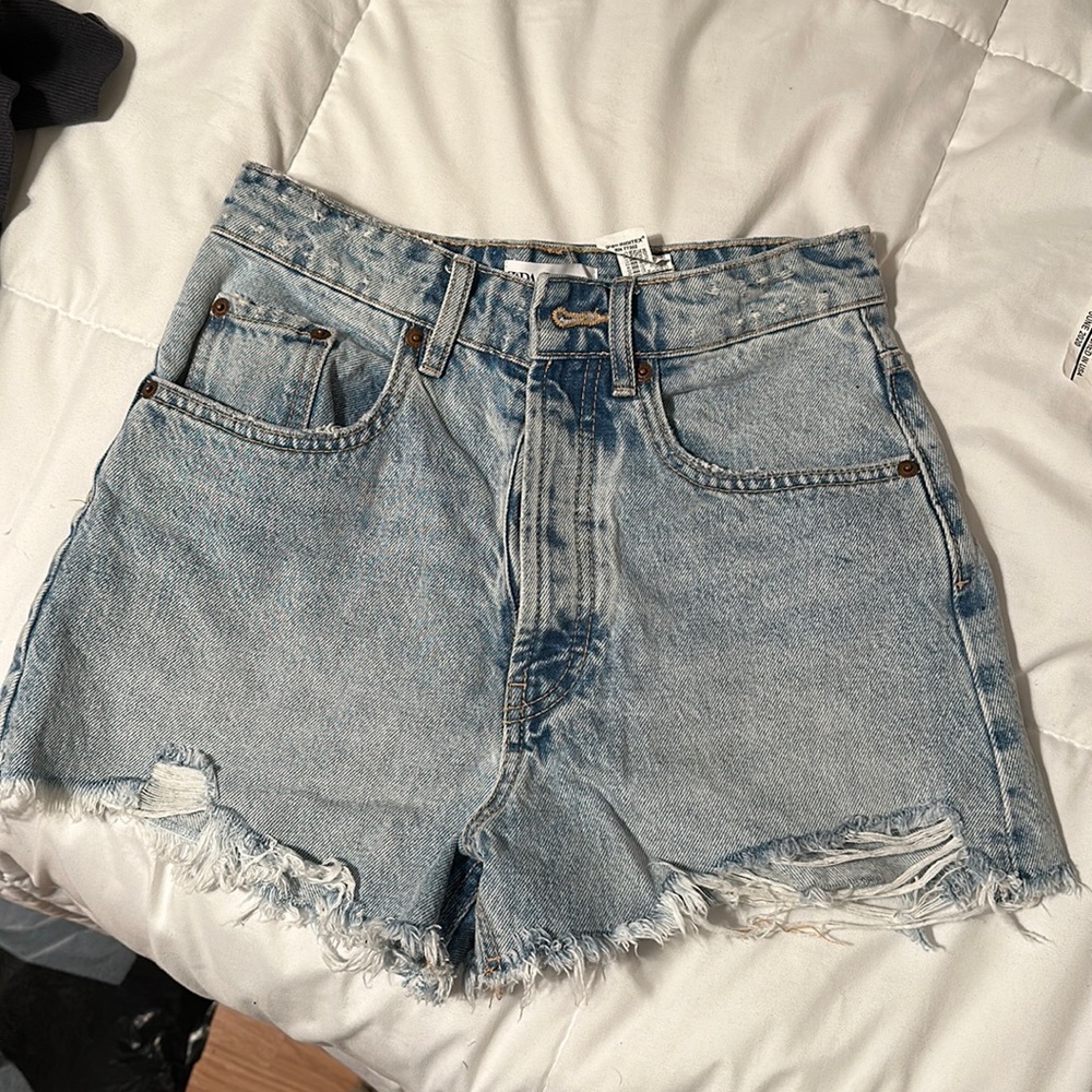 Light wash high rise denim shorts from Zara. Size 2
